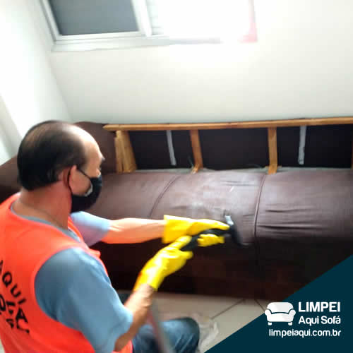 Limpando o Sofá Santa Cecília | LimpeiAqui Limpando de Sofá Santa Cecília